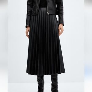 Mango Black Faux Lether A-Line Pleated Skirt Sz-L